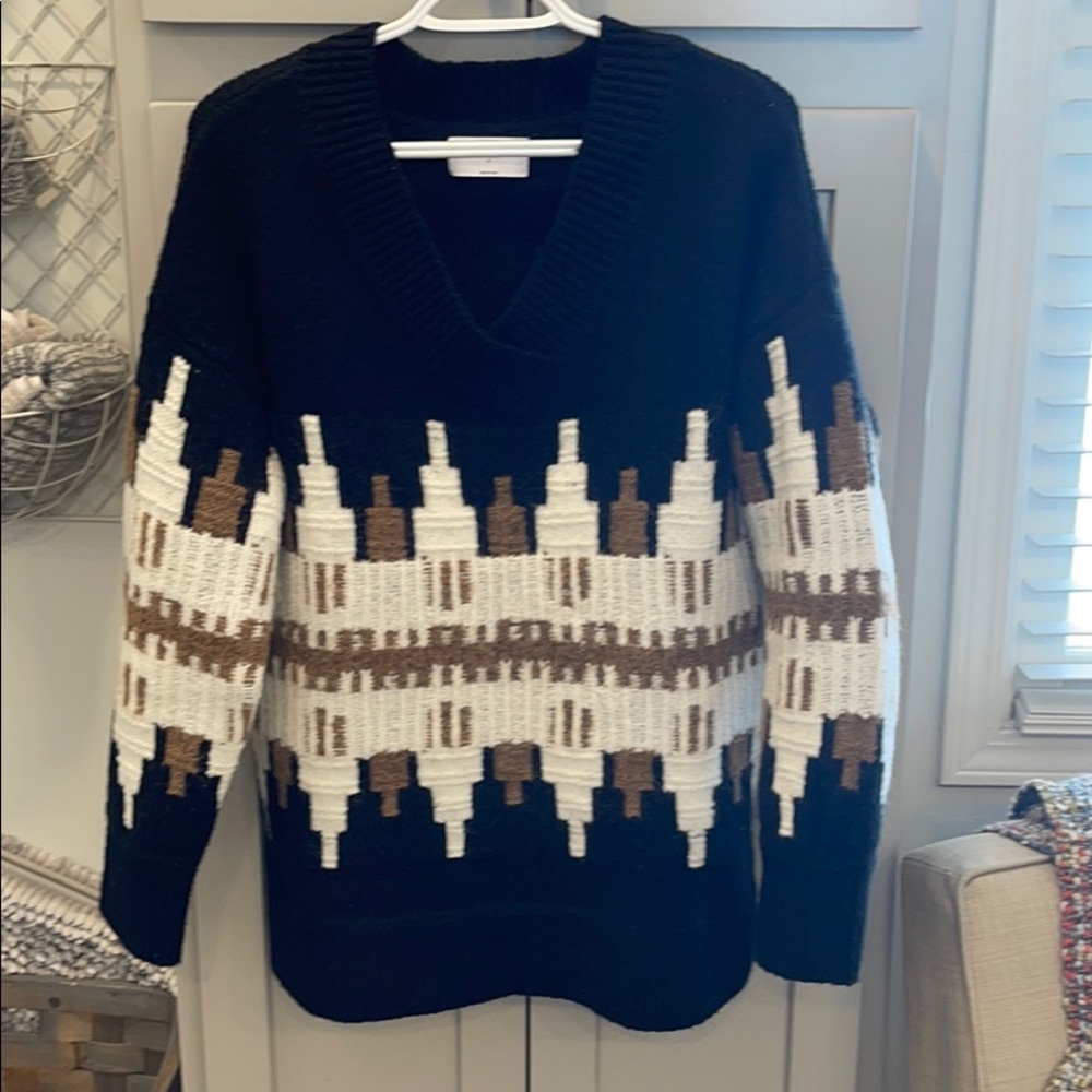 Old Navy V Neck tunic Sweater. Size S Black
